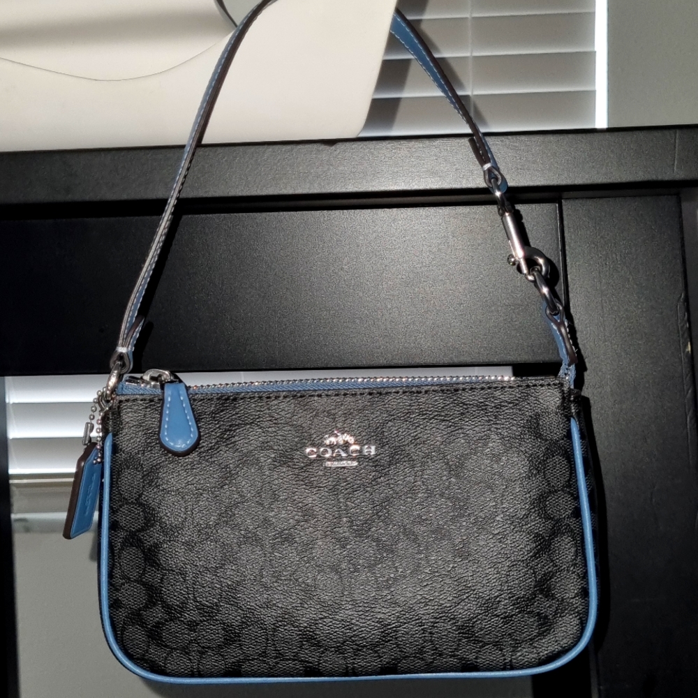 Coach Mcro sig nolita 19